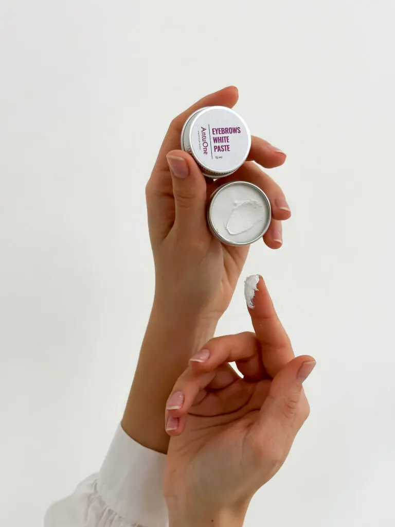 Biała pasta do brwi AntuOne 15 ml - Perfekcyjna stylizacja Biała pasta do brwi AntuOne 15 ml - Perfekcyjna stylizacja